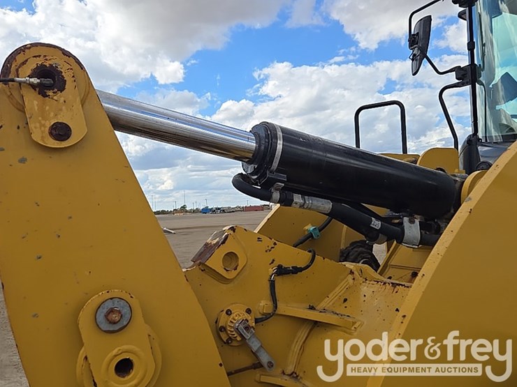 2019-caterpillar-930-image-14