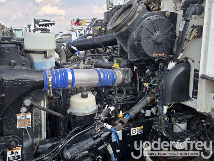 2018-peterbilt-348-image-108