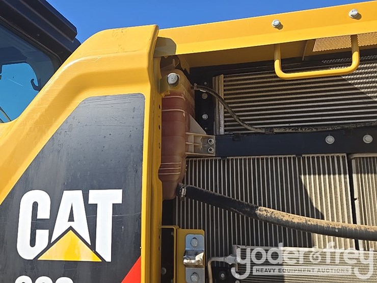 2018-caterpillar-320-image-39