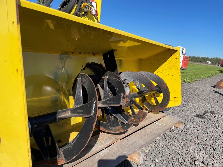 2019-john-deere-2038r-image-58