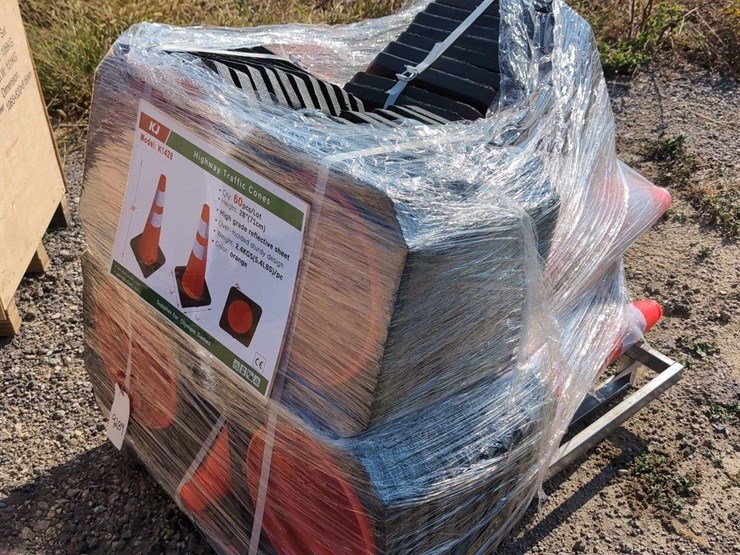 (20)-kj-highway-traffic-cones-28"-x-14"-image-1