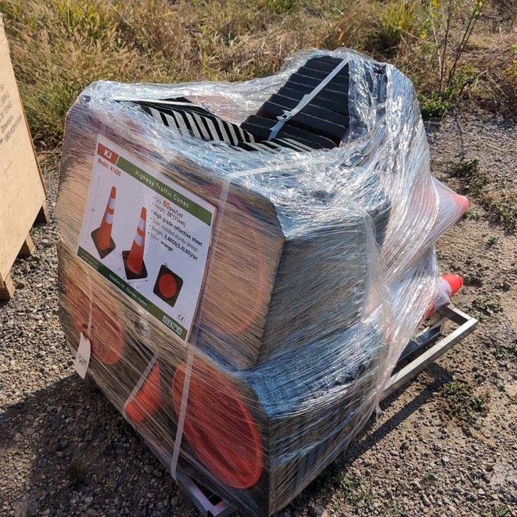 (20) KJ Highway Traffic Cones 28" x 14"