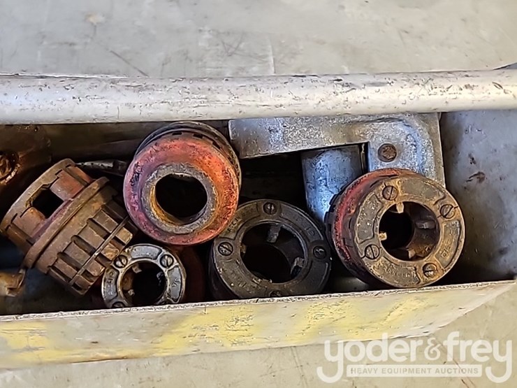 ratchet-pipe-threader-kit-image-12