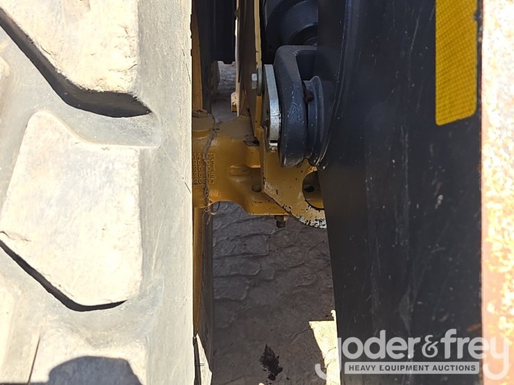 2019-deere-524l-image-27