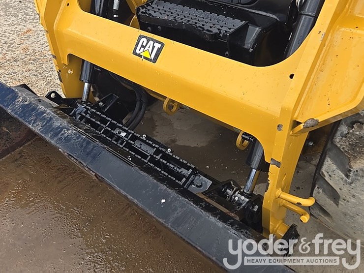 2016-caterpillar-232d-image-18