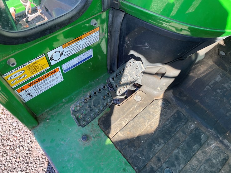 2019-john-deere-2038r-image-38