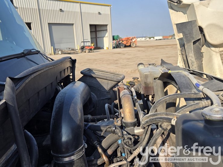 2008-peterbilt-335-image-71