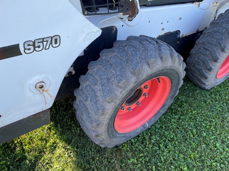 2015-bobcat-s570-image-32