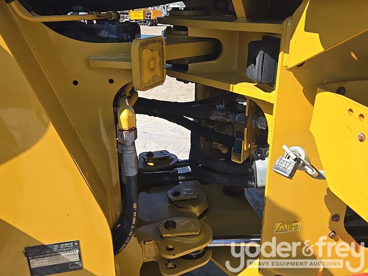 2020-caterpillar-930-image-8