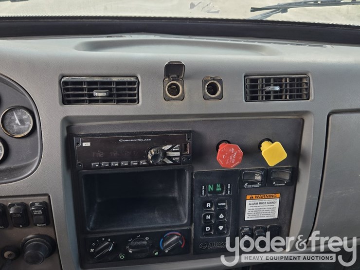 2018-peterbilt-348-image-101