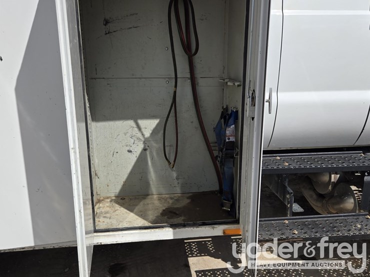 2013-ford-f750-image-75