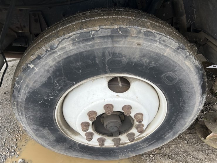 1997-ford-cf8000-image-11