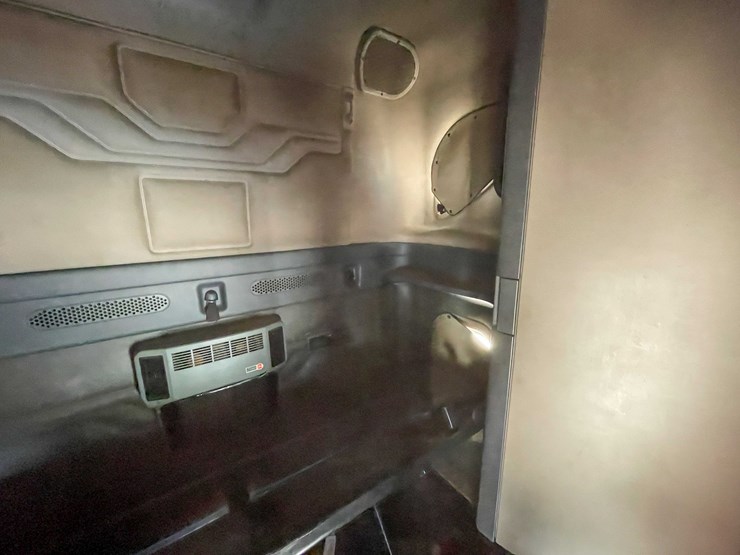 #404-•-2012-freightliner-semi-tractor-(has-wi-title)-(whitelaw,-wi)-image-73