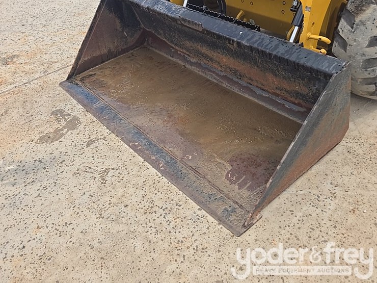 2016-caterpillar-232d-image-9