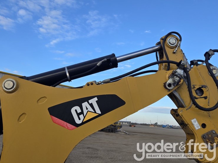 2018-caterpillar-420f2-image-40