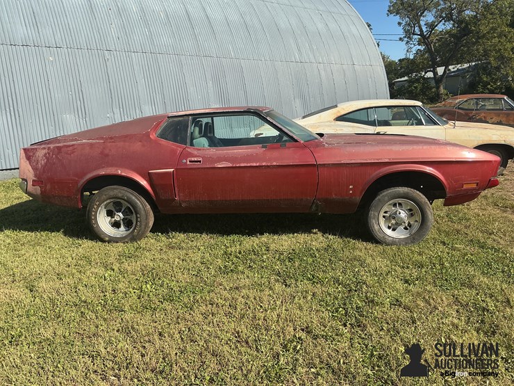 1971-ford-mustang-fastback-collector-car-image-4
