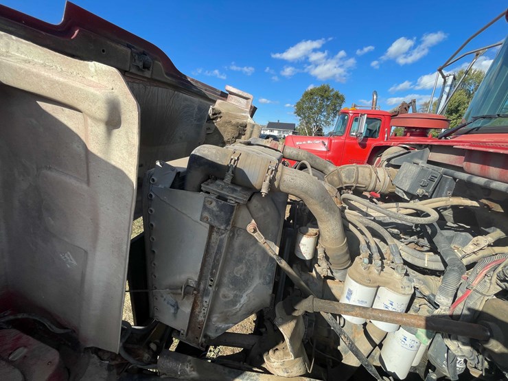 2000-mack-dm690s-image-43