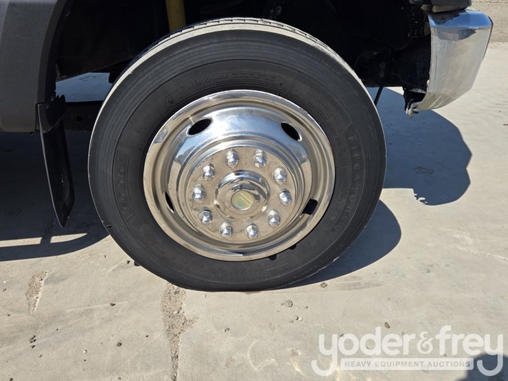2017-ford-f550-image-14
