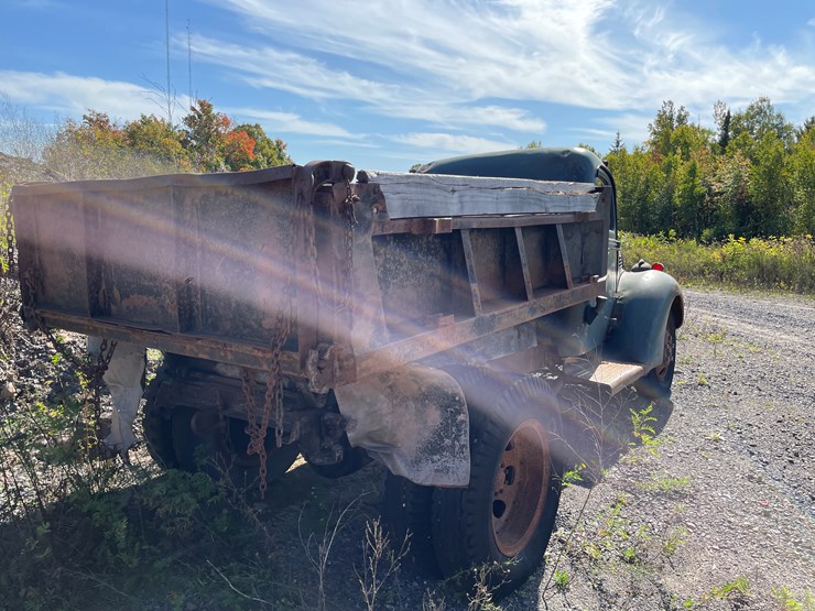 #426-•-vintage-ford-1-1/2-ton-single-axle-dump-truck-(no-title)-(houghton,-mi)-image-5