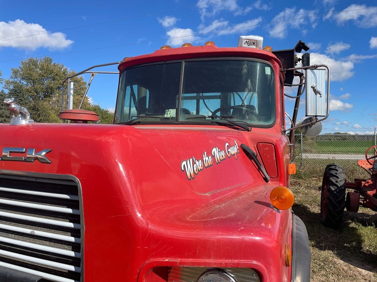 2000-mack-dm690s-image-12