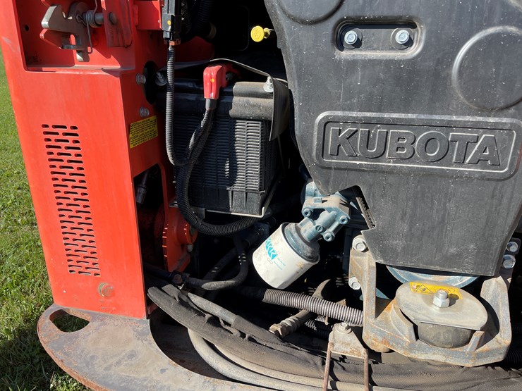 2023-kubota-ssv65-image-28