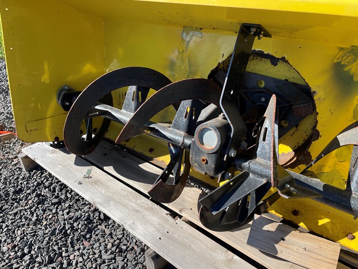 2019-john-deere-2038r-image-57