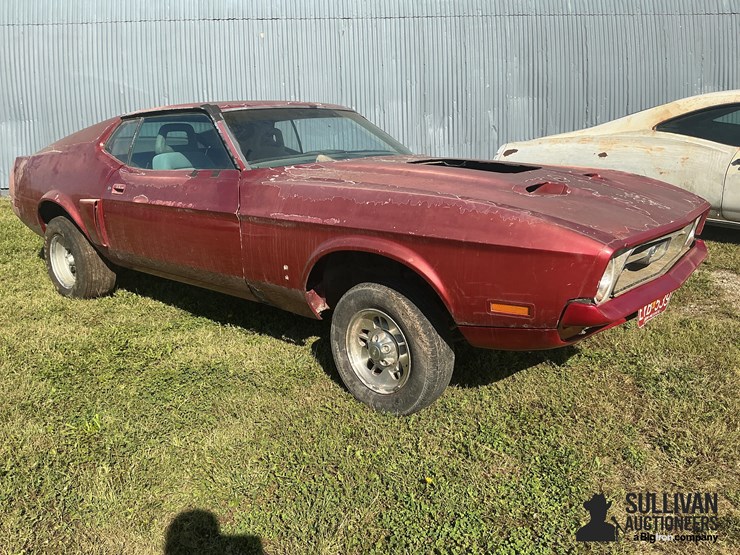 1971-ford-mustang-fastback-collector-car-image-3