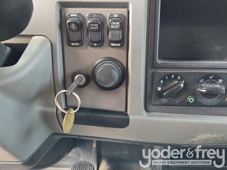 2018-peterbilt-348-image-87