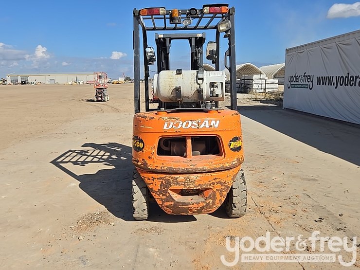 2012-doosan-g25p-5-image-4