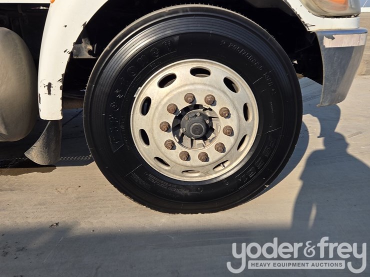 2008-peterbilt-335-image-122