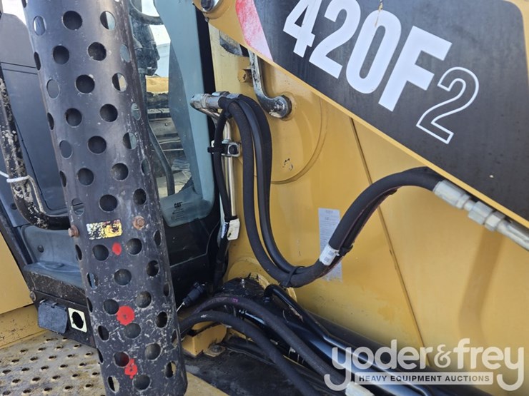 2018-caterpillar-420f2-image-55
