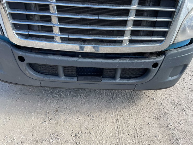 #404-•-2012-freightliner-semi-tractor-(has-wi-title)-(whitelaw,-wi)-image-14