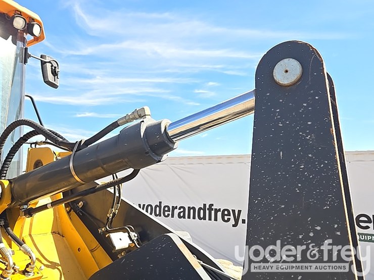 2019-deere-524l-image-23