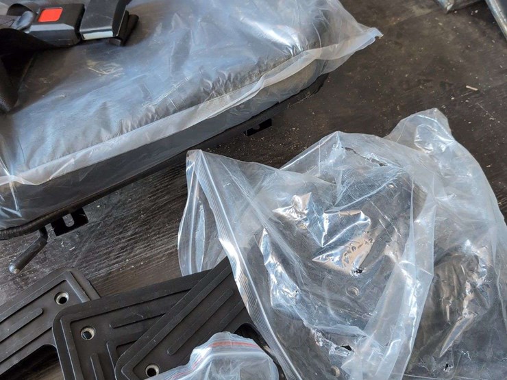 (1)-universal-mower/tractor-seat---with-mounting-brackets-image-4