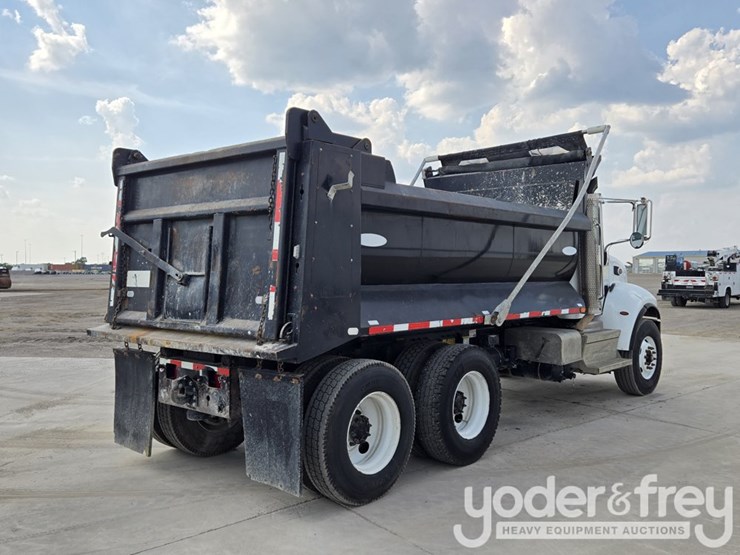 2018-peterbilt-348-image-9