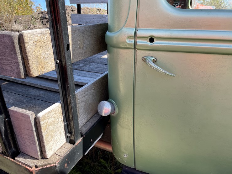 #422-•-1947-ford-1-1/2-ton-stake/flatbed-truck-(has-mi-title)-(houghton,-mi)-image-26