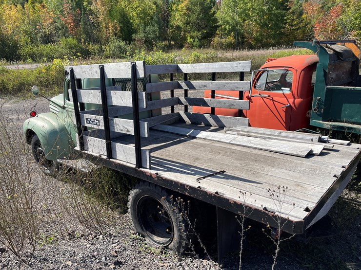 #422-•-1947-ford-1-1/2-ton-stake/flatbed-truck-(has-mi-title)-(houghton,-mi)-image-5