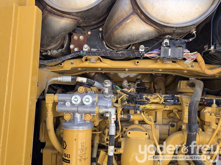 2016-caterpillar-12m3-image-53