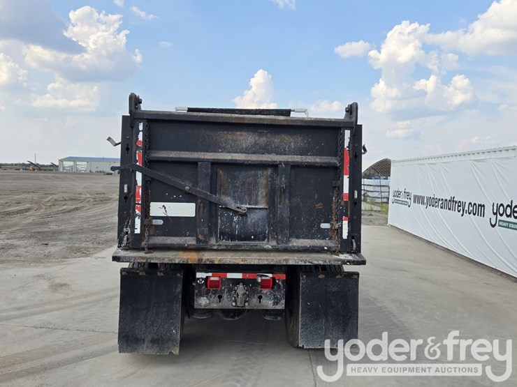 2018-peterbilt-348-image-8
