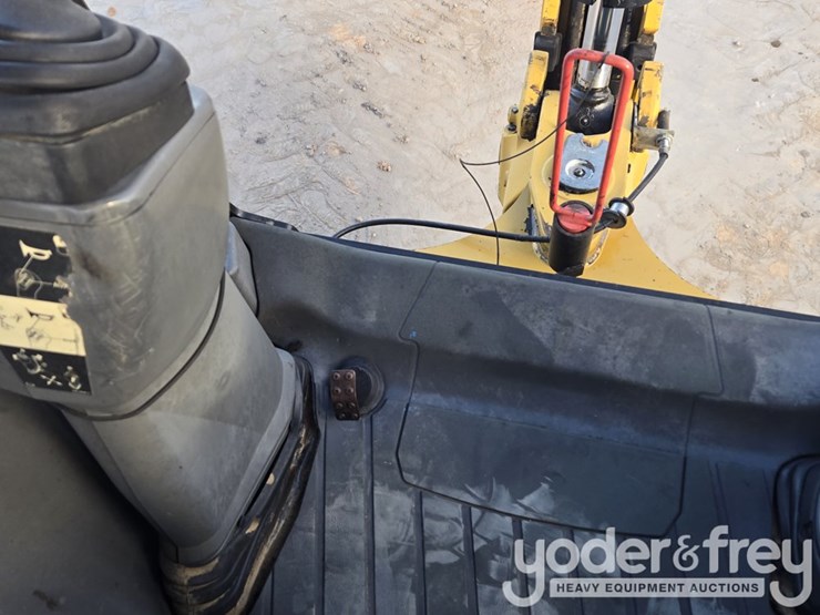 2018-caterpillar-420f2-image-71