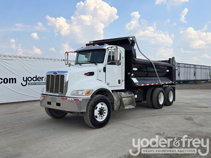 2018-peterbilt-348-image-1