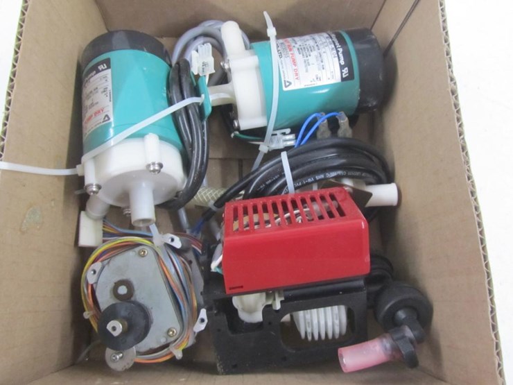 (5) Pumps Lot 351, Ideal Corners August Consignment Auction, 8/5