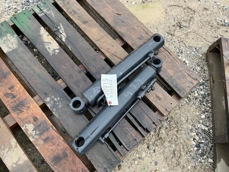 Bobcat Grapple Bucket Cylinders Lot 356, McGrew Equipment Live ONSITE Auction, 9/13/2022