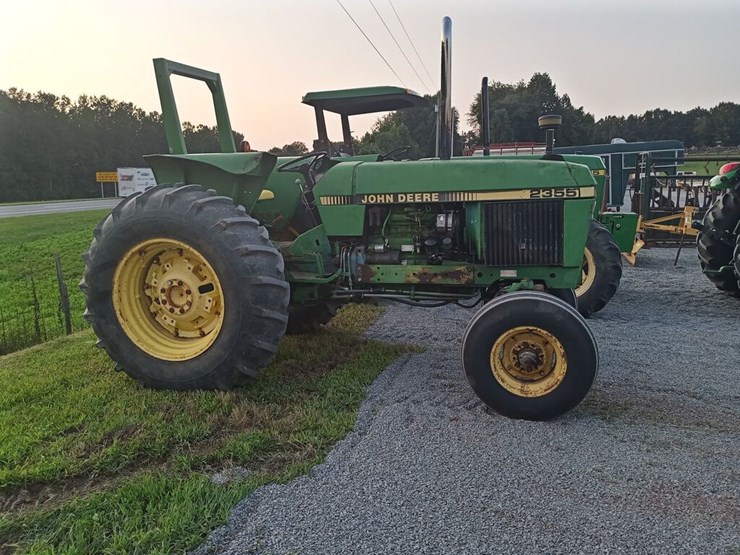 JOHN DEERE 2355 Lot 585, FALL CONSIGNMENT EQUIPMENT AUCTION, 9/24