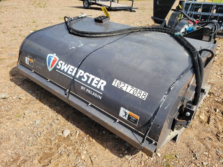 6086 • 2019 Paladin 72" Skid Steer Pickup Bucket Broom Lot 6086