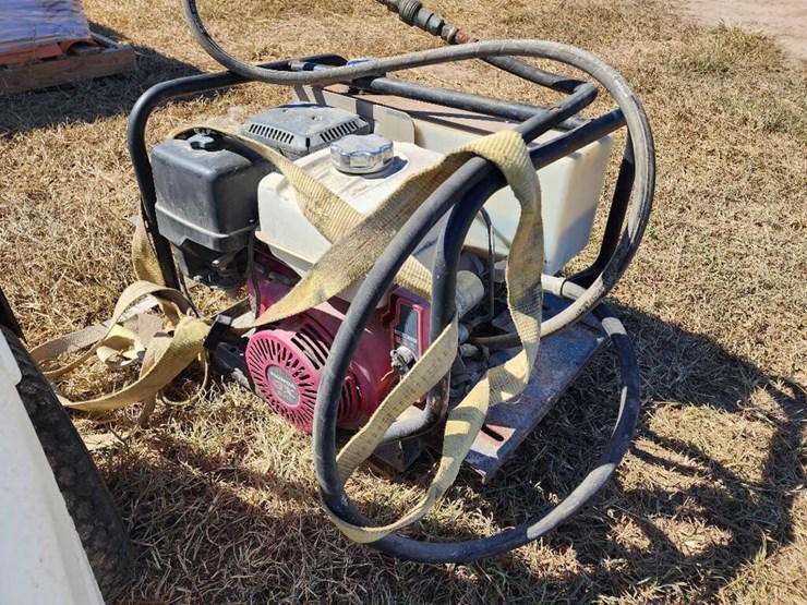 Honda GX340 Hydraulic Oil Pump for a Lowboy Lot 127A, ANNUAL FARM