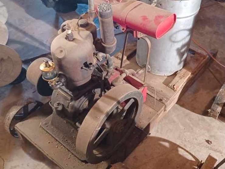 Cushman Gas Engine Lot 53, Waverly Minnesota BarnFinds Auction 2 The Doug Ault Vintage
