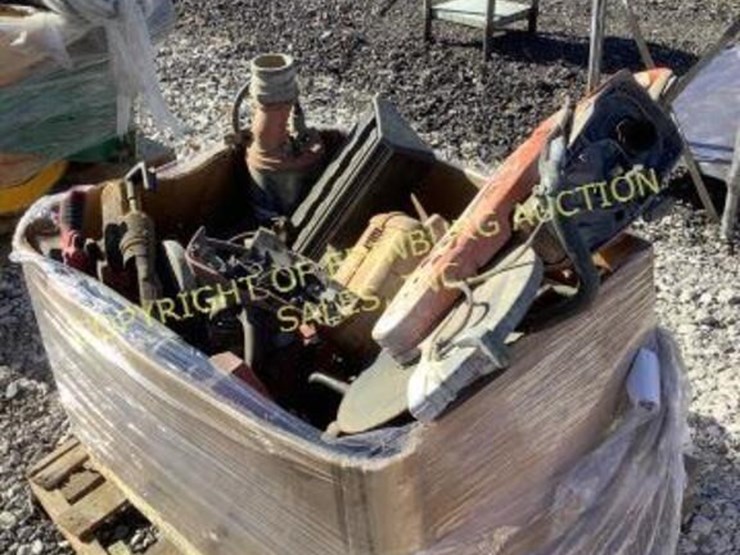 E Box of misc. concrete saw, submersible pump, Lot 4423, ONLINE