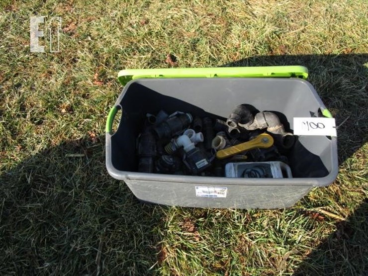 UNKNOWN BANJO TANK FITTINGS Lot 8, Putnam Retirement Farm Equipment