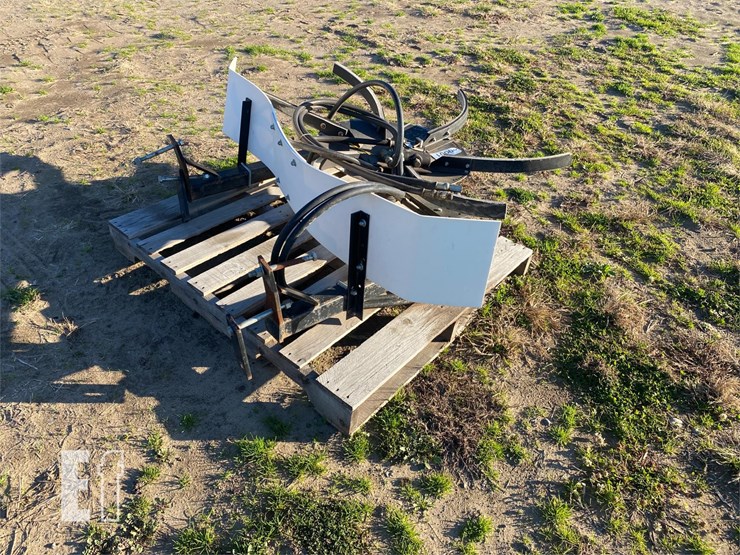 CHAFF SPREADER OFF JD 9500 Lot 1, Online Equipment Auction, 12/22/2022, Gross Auction Co